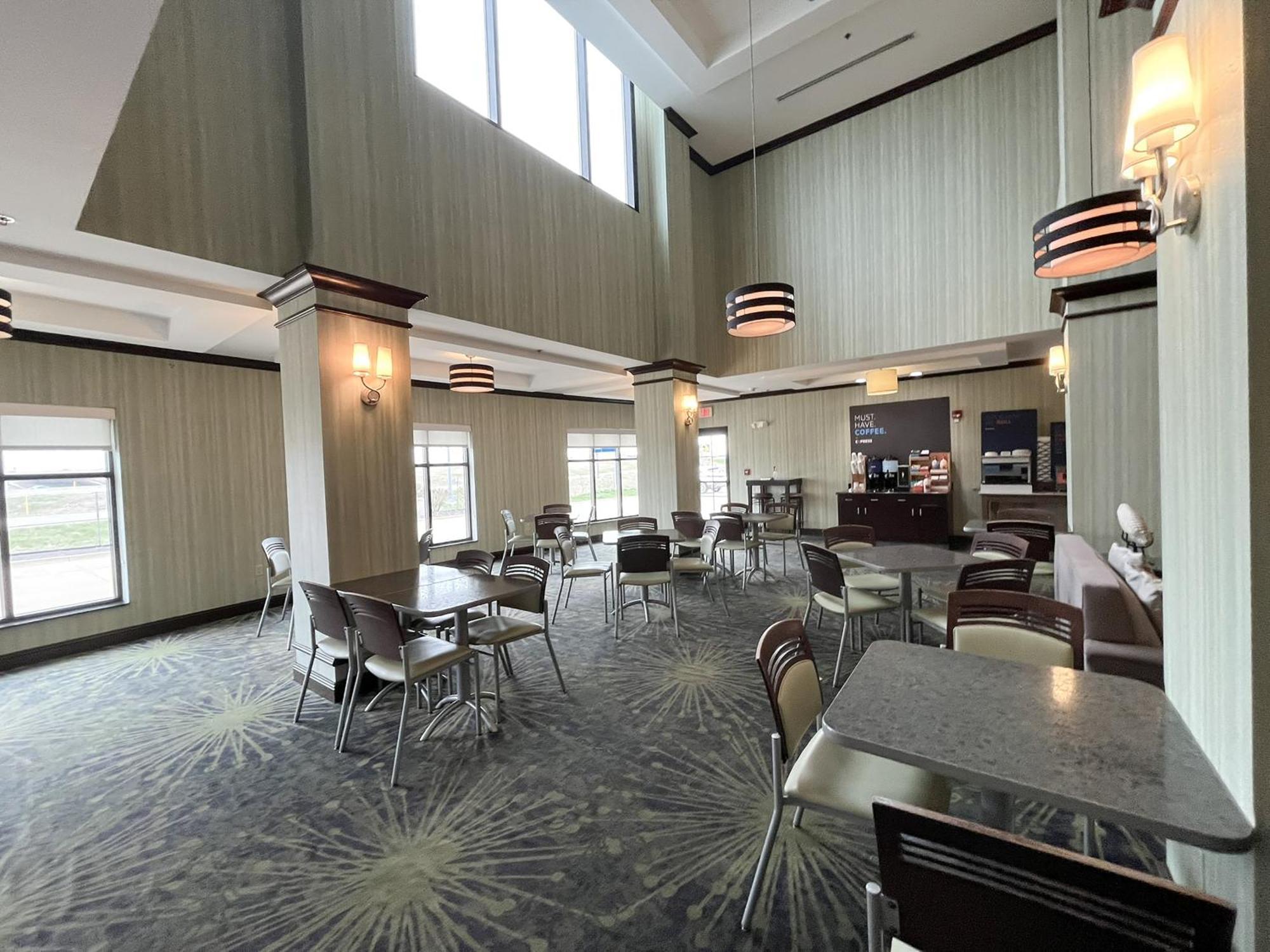 Holiday Inn Express & Suites Morton Peoria Area By Ihg Exterior photo